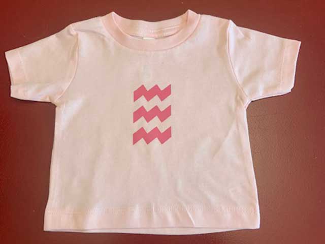 Baby t-shirt vibes fuchsia op roze